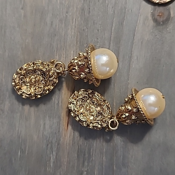 Vintage Necklace and Earrings - Picture 4 of 7